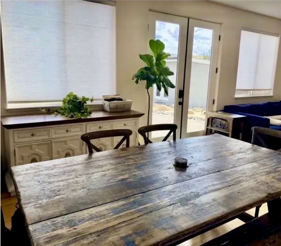 The same dining table cleared off after organizing